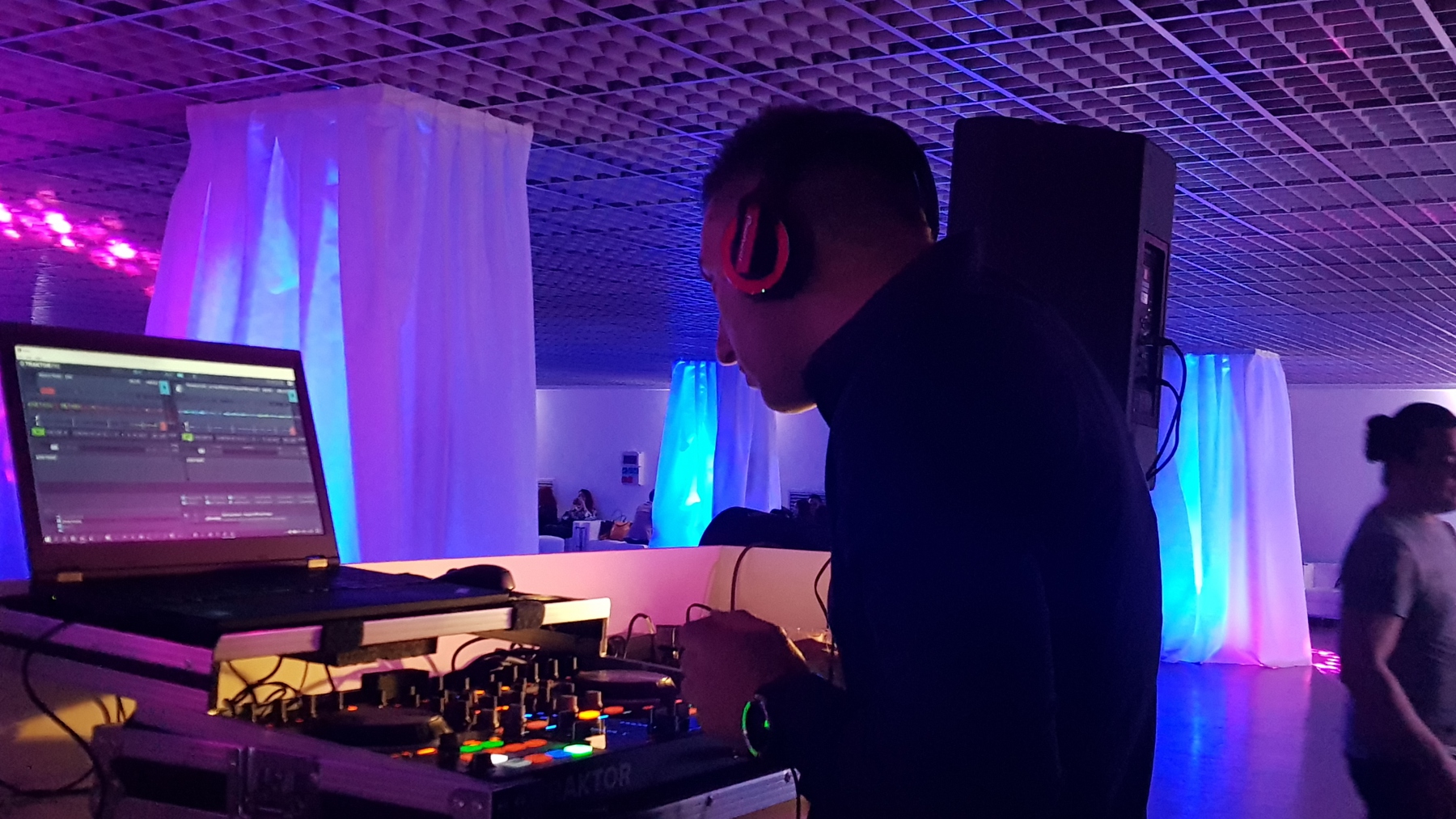 Dj Dave in console