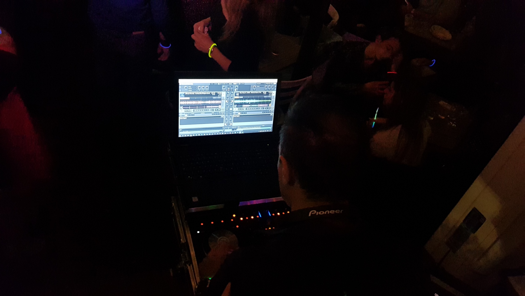 Dj Dave in console